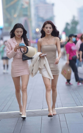 街拍大长腿美女闺蜜 [22P]