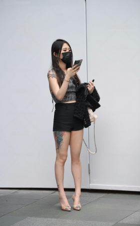 带纹身的热裤美腿 [19P]