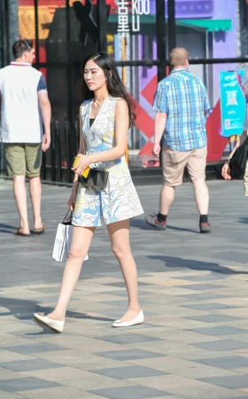 街拍平底鞋肉丝-苗条的小姐姐 [20P]