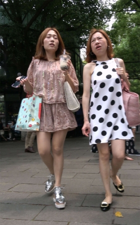 街拍丝袜美腿气质小姐姐美美哒