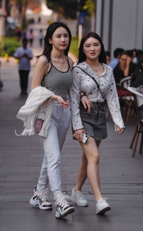 大露背翘臀美女 [16P]