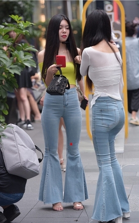 （套图）两个牛仔喇叭裤美女(67P)