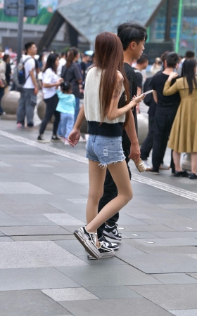 街拍库里丝热裤美眉 [15P]