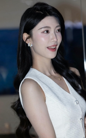 杭州车展-少妇天花板兰灵王女神的精致玉足图+视 [17P]