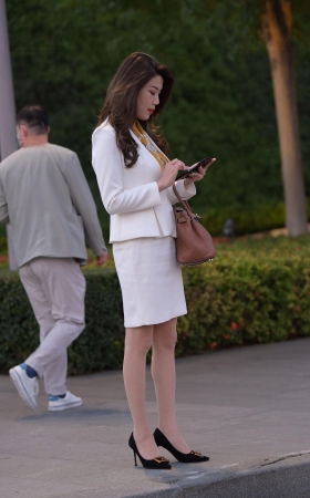 端庄的制服丝袜淑女~ [18P]