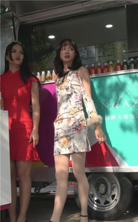 漂亮的肉丝短发美女