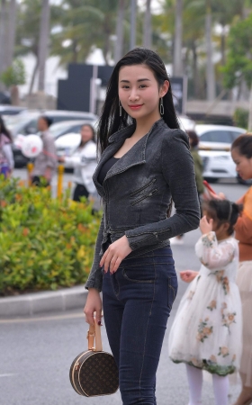 午饭后的邂逅，紧牛美女 [25P]