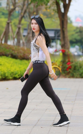 蕾丝小吊带，紧致翘臀美女 [37P]
