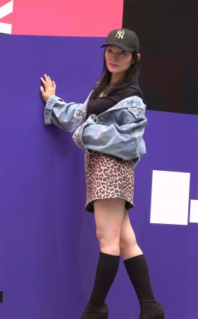 时尚豹纹群美丽大方美腿美女