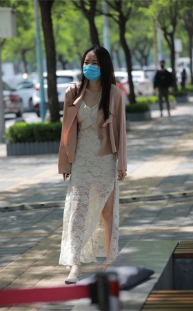 四九城嘎子街拍作品 – 蕾丝裙美腿闺蜜