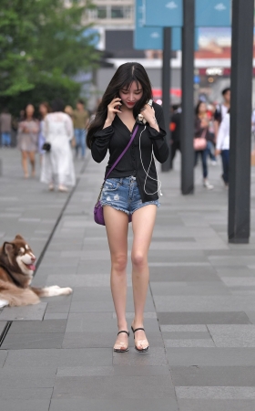 纤细热裤大长腿的她 [19P]