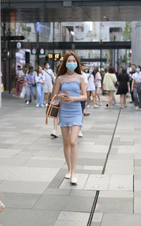 街拍蓝色吊带裙气质小美女 [15P]