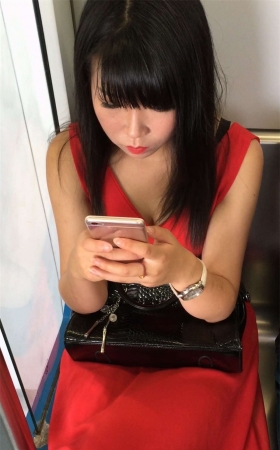 漂亮红衣高跟MM，事业线诱惑