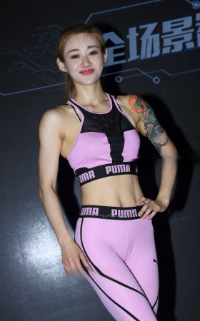 玩运动球的火辣美女 [20P]