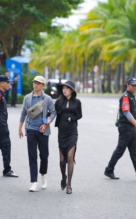 韵味迷人的黑丝女友，好想