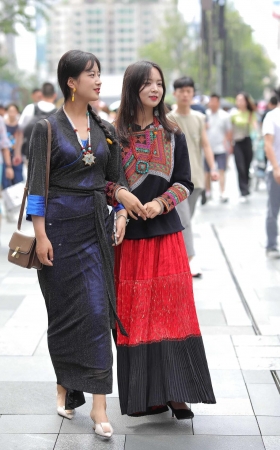 两个漂亮的新疆女孩儿 [18P]