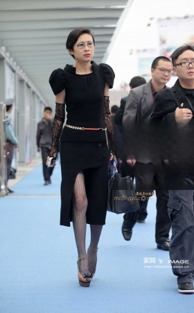 开叉长裙黑丝熟女 [15P]