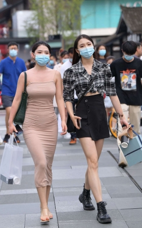 吊带裙丰腴的美女 [22P]