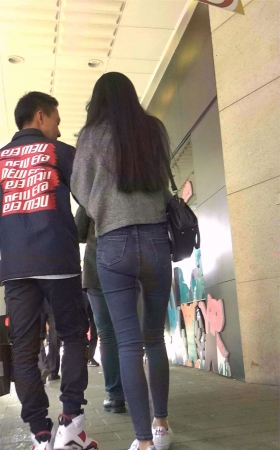 紧身蓝牛好身材漂亮