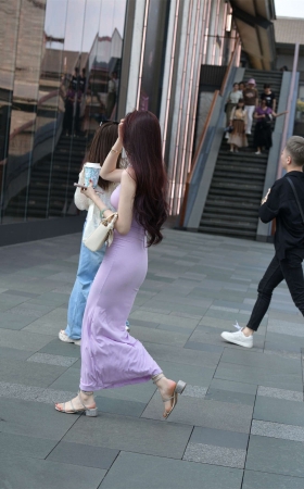 优雅粉色修身长裙