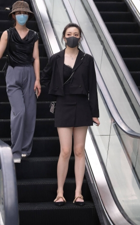 小西装，美腿小姐姐 [13P]