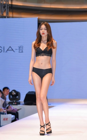 黑色内衣SHOW [19P]