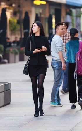 这双丝袜美腿高跟触动了我的心灵3A1784[75.1M]