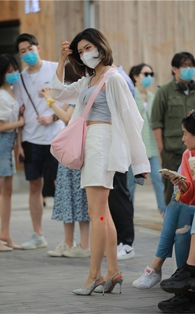 白裙短发美女【套图+视频】