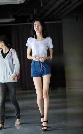男人还会喜欢这样的骨感美吗 [12P]