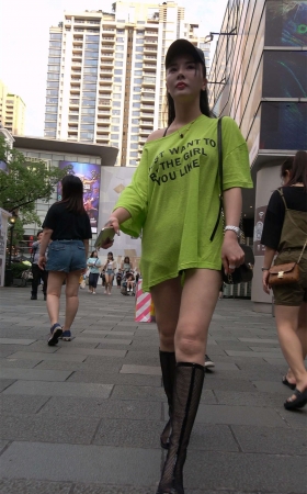 美腿长靴黑色鸭舌帽美眉