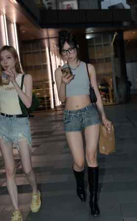 街拍好身材小姐姐 [19P]