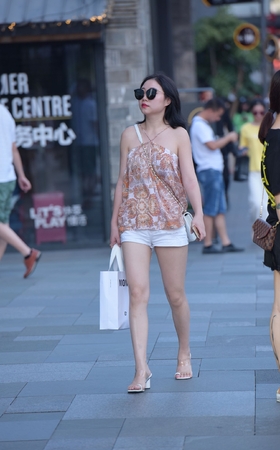 高跟美腿美女