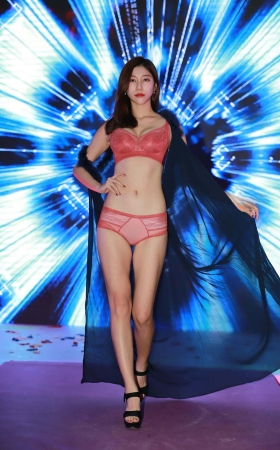 美女模特内衣表演199P单反
