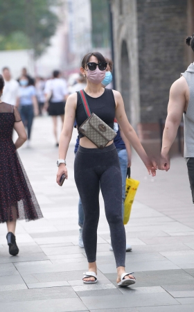 牵手紧身裤女友~ [23P]