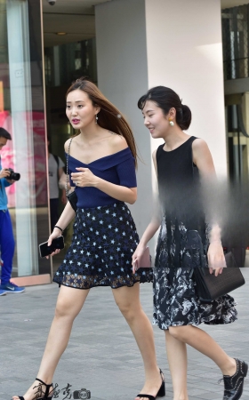 性感长发短裙美女 [11P]