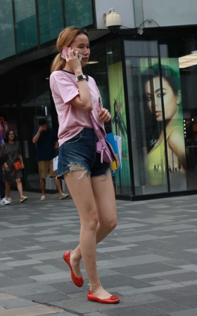 牛仔热裤红鞋小妹 [10P]