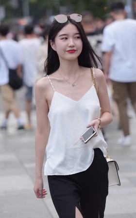 漂亮小姐姐 [13P]