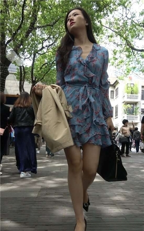 4K – 气质街拍高颜值美女 [1.56 GB/MP4]