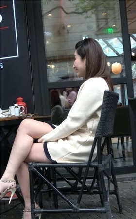 4K – 白皙美腿高跟美女跟姐妹的下午茶时间 [2.76 GB/MP4]