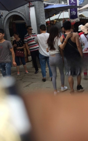 街拍大赛第三季—-难得紧身灰裤妹妹 [29P]
