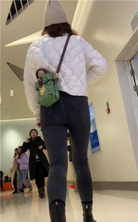 逛商场的黑牛MM