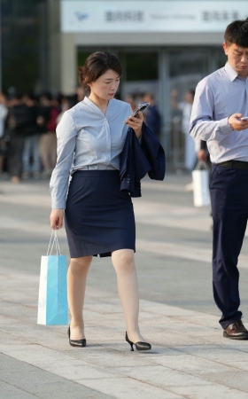 下班了的成熟韵味汽车销售顾问 [18P]