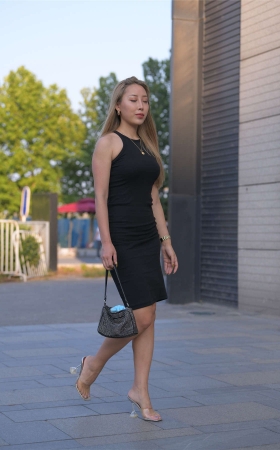 简约黑色修身裙