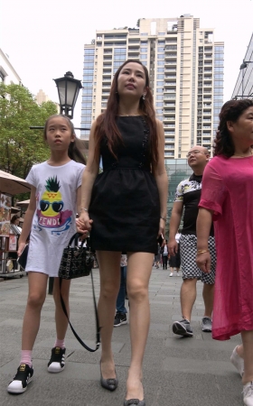 很忙很美的气质靓女