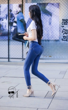 紧绷仔裤彰显极品美臀{2014-4-30}-12P} [12P]
