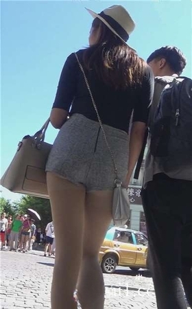 跟拍超级美腿肉丝热裤女孩跟小男友逛街 [407 MB]