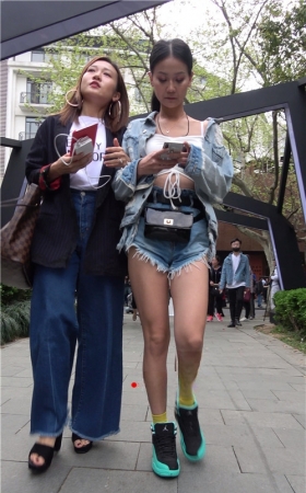热裤牛仔美妇