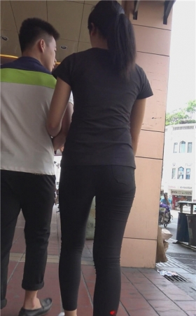 黑裤紧身妹子