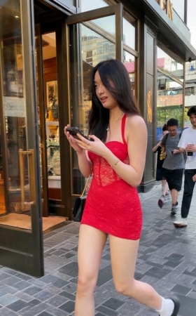 街拍红色紧致包臀裙美眉 [6P]