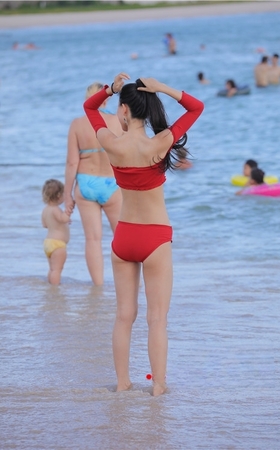 红色泳装少妇(178P)